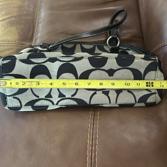 Coach Handbag Classic Signature C Design - Picture 11 of 12